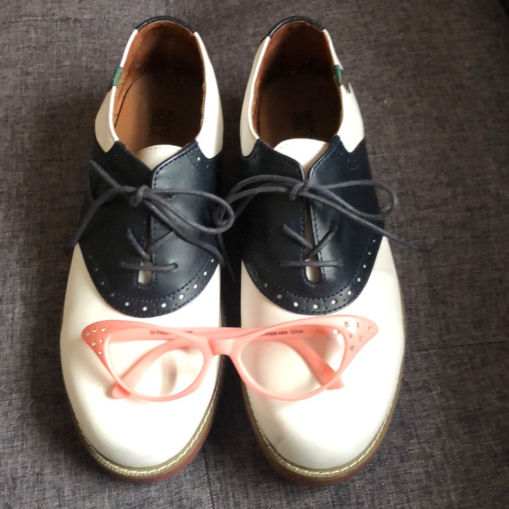 Saddle Shoes & Cat-eye glasses for Halloween! 👗👓